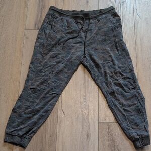 Jordache Size Large Camo Pants
